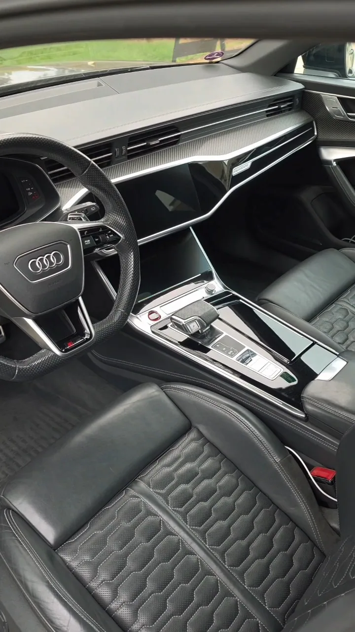 Nettoyage intérieur premium d'une Audi RS6 par Léman Auto Clean