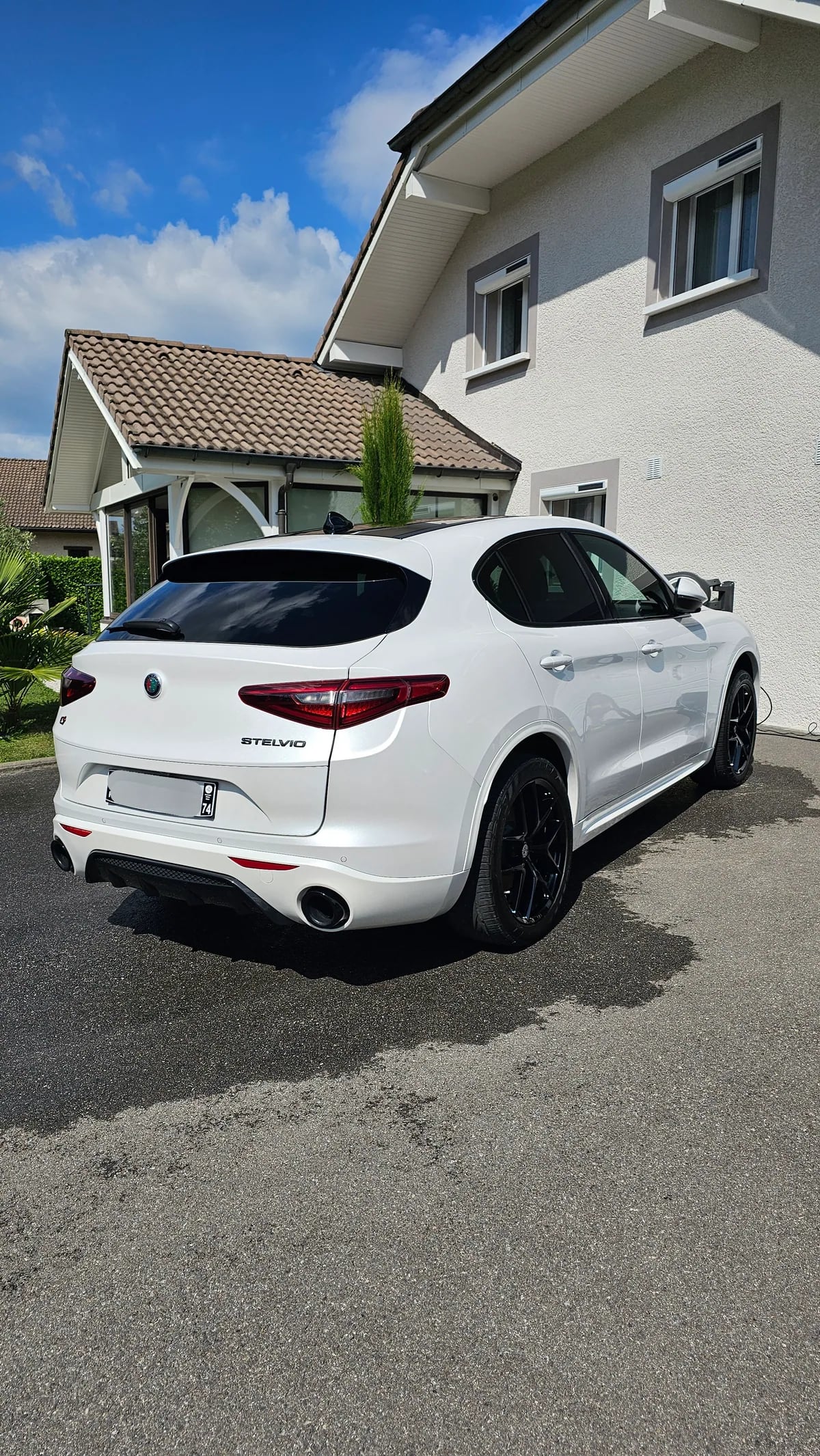 Lavage extérieur d'une Alfa Romeo Stelvio par Léman Auto Clean